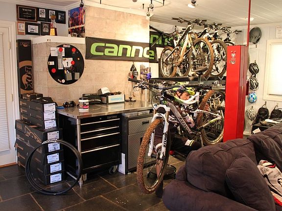 Pneumatic work stand 