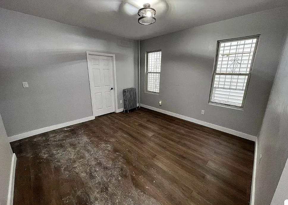 3 bed, 1000 sqft, $2,350 — Photo 3
