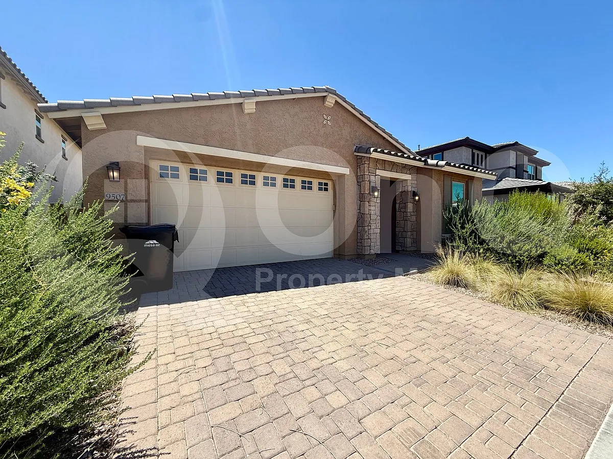 4 bed, 3.0 bath, 2115 sqft, $2,749 — Photo 2