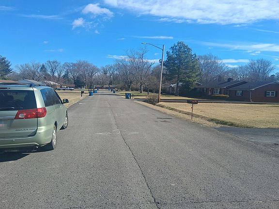 4th image of 611 Henley St