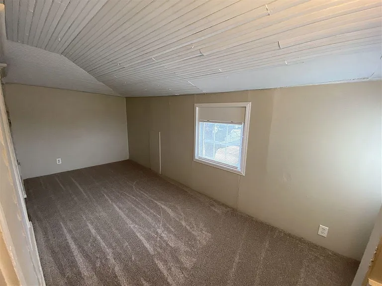 314 S Linn St #2 — Photo 5