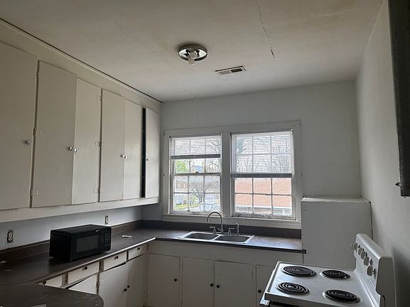 4th image of 213 Wilson St NE APT 2