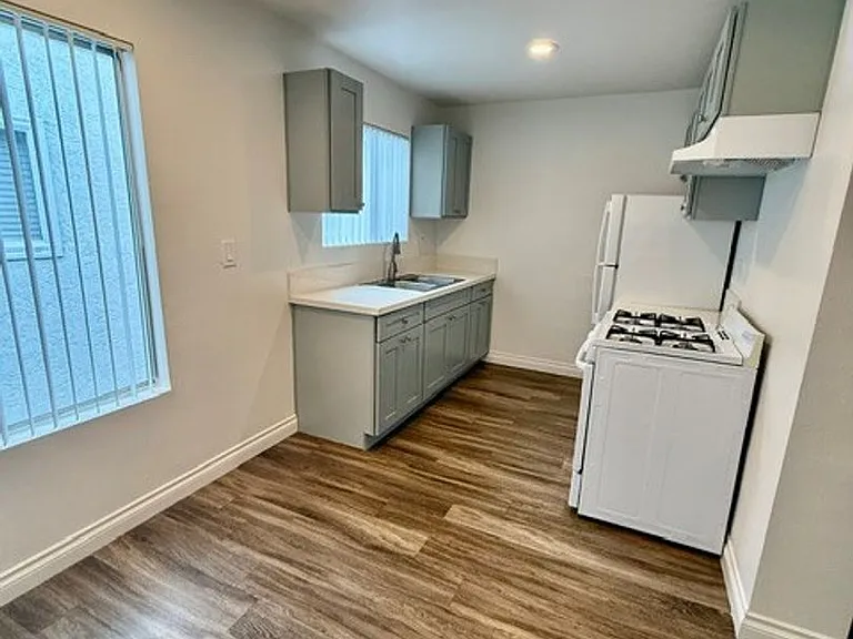 1051 Law St #7 — Photo 1