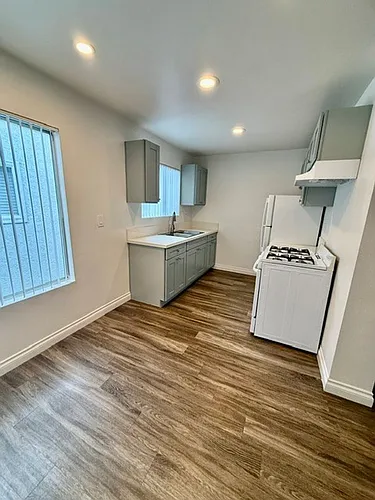 1051 Law St #7 Photo 1