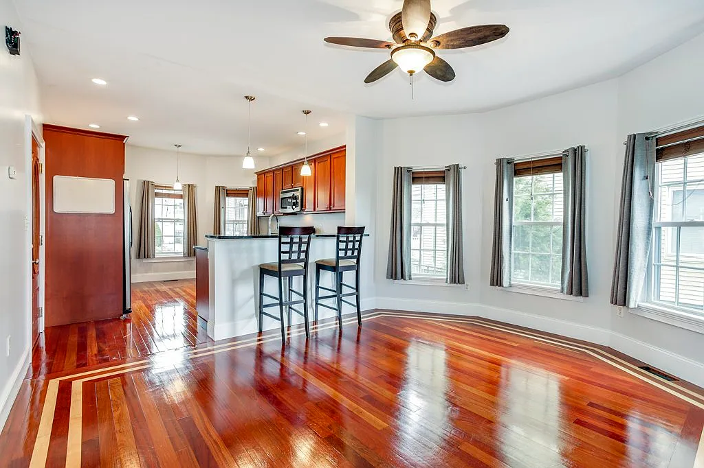 2 bed, 1288 sqft, $3,300 — Photo 4