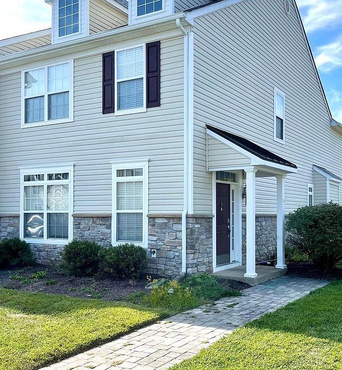 1st image of 301 Old Squaw Ct