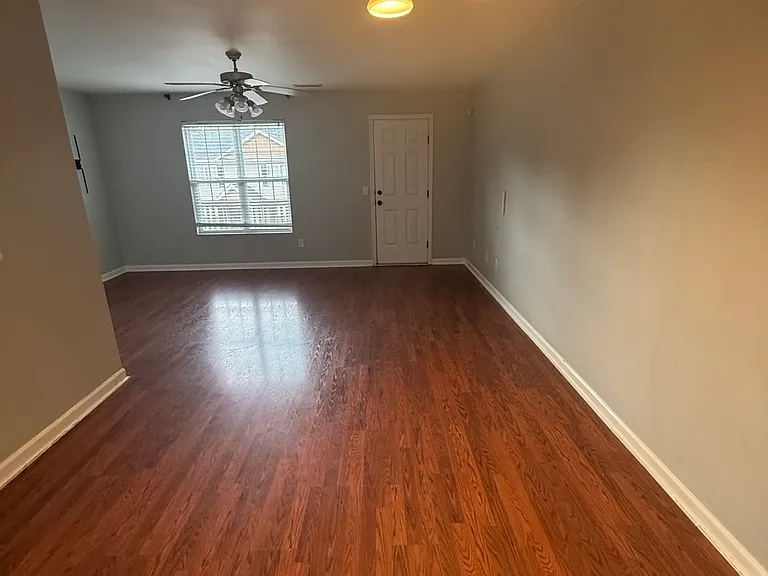 9084 Haileys Pond Dr — Photo 2