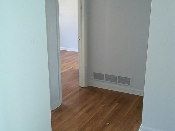 2nd image of 668 Kennesaw Dr SE