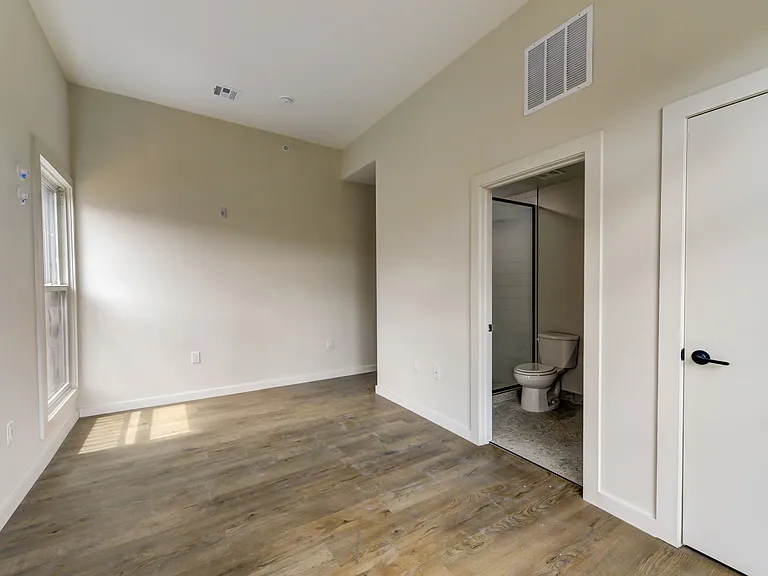 619 N 35th St #102 — Photo 3