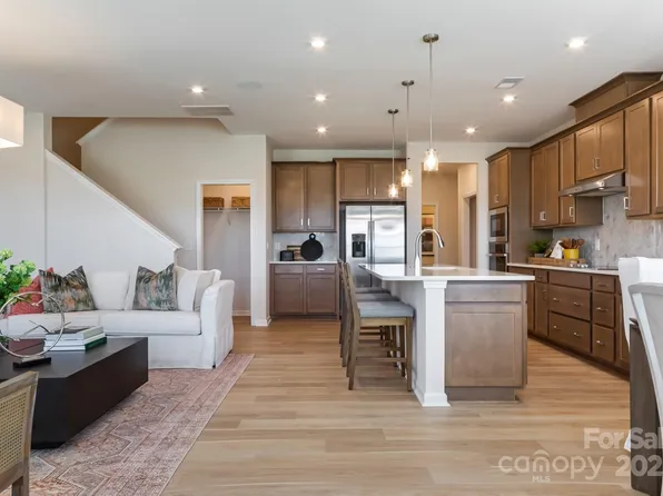 5911 Wetlands Aly, Charlotte, NC 28215