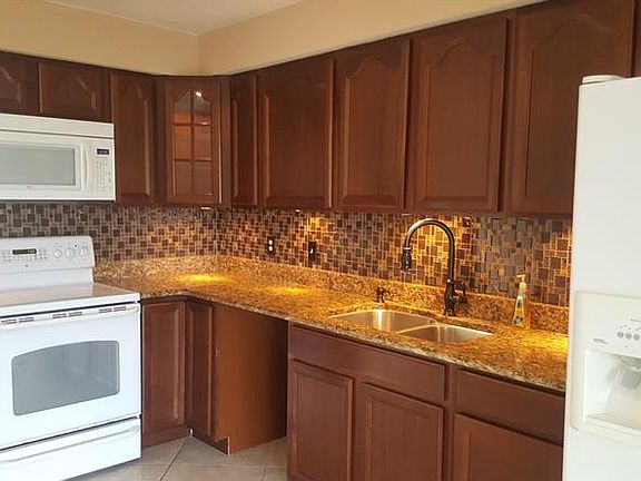 4th image of 7701 Killian Dr