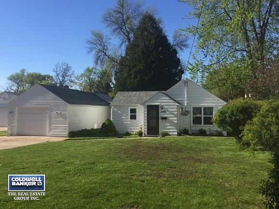 Nice Large Front & Back Yard