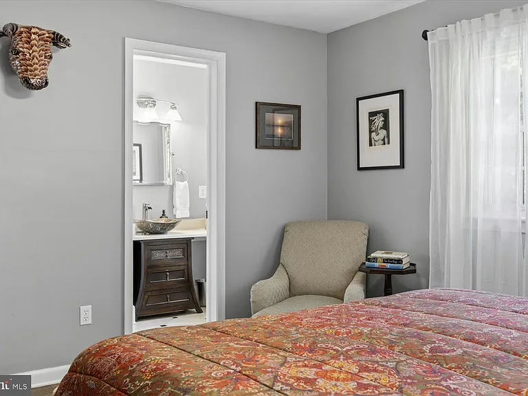 2212 Reddfield Dr — Photo 37