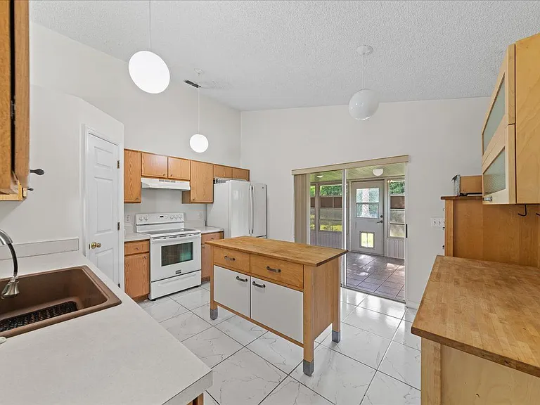 2165 Redwood Cir NE — Photo 10