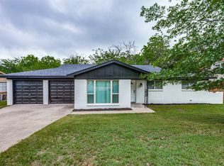 1209 Sproles Dr, Benbrook, TX 76126