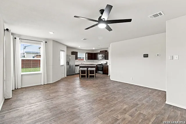 3 bed, 2.0 bath, 1325 sqft, $1,500 — Photo 3
