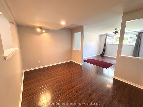5th image of 28 Oak Ridge Blvd