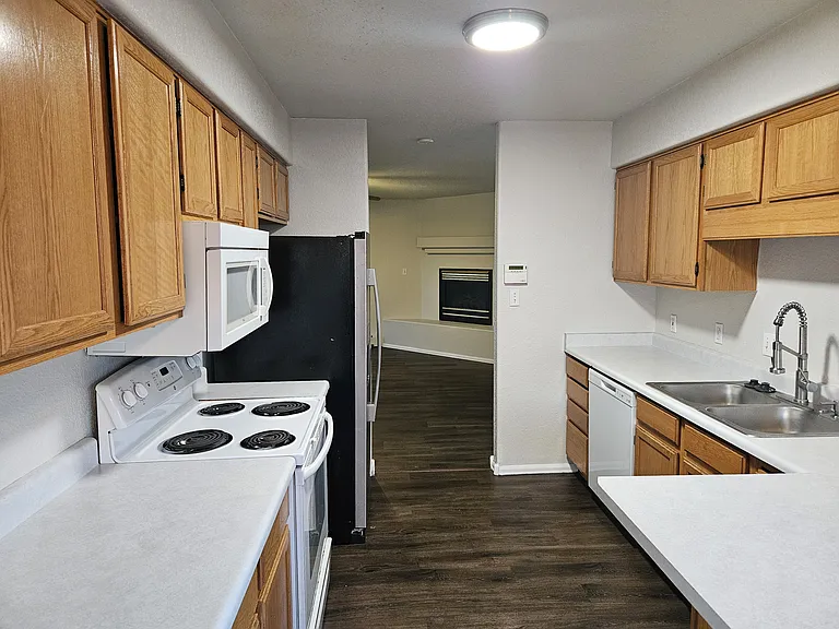 255 W Gloucester Cir — Photo 3