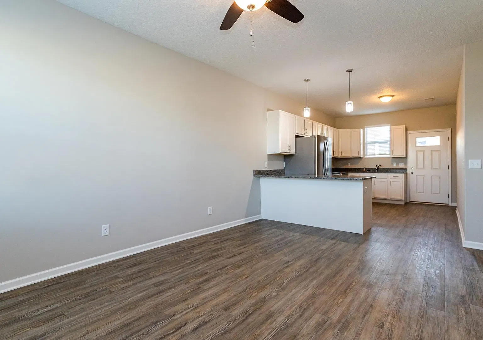 3368 Glenbrook Circle S - 3368 — Photo 2