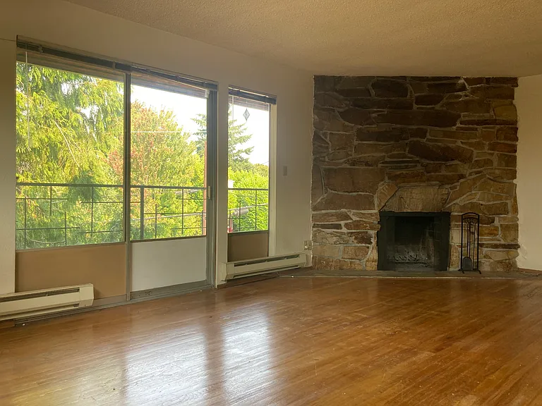 6515 4th Ave NE #3 — Photo 5