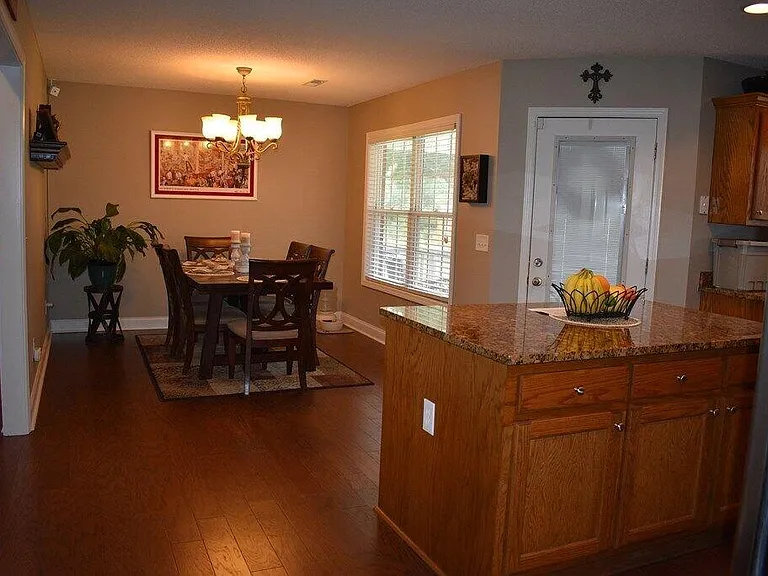 3950 Cantle Dr — Photo 5