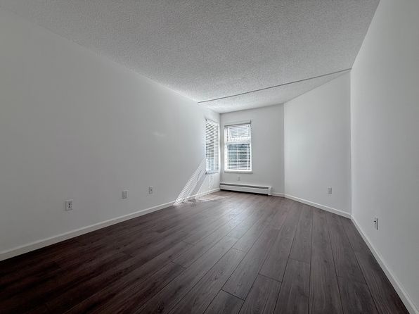 2 bedroom rental in Surrey — photo 12