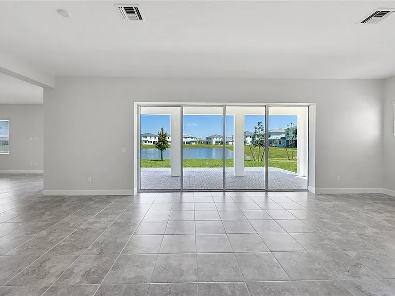 5418 Empire Dr — Photo 11