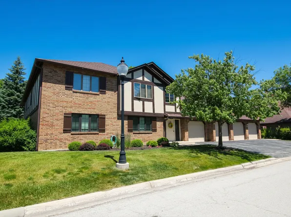7762 W Arquilla Dr APT 2B, Palos Heights, IL 60463