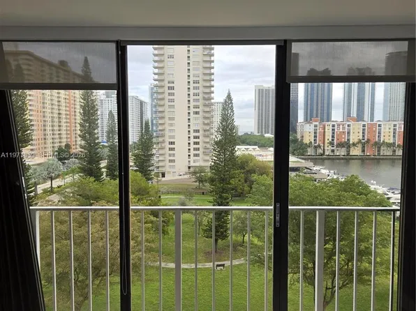 (undisclosed Address), North Miami Beach, FL 33160