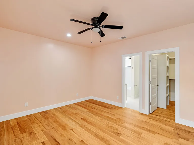 6449 Royalton Dr — Photo 32