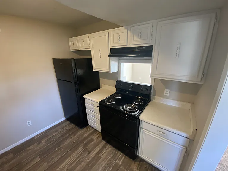 Woodlawn Apartments — Photo 10