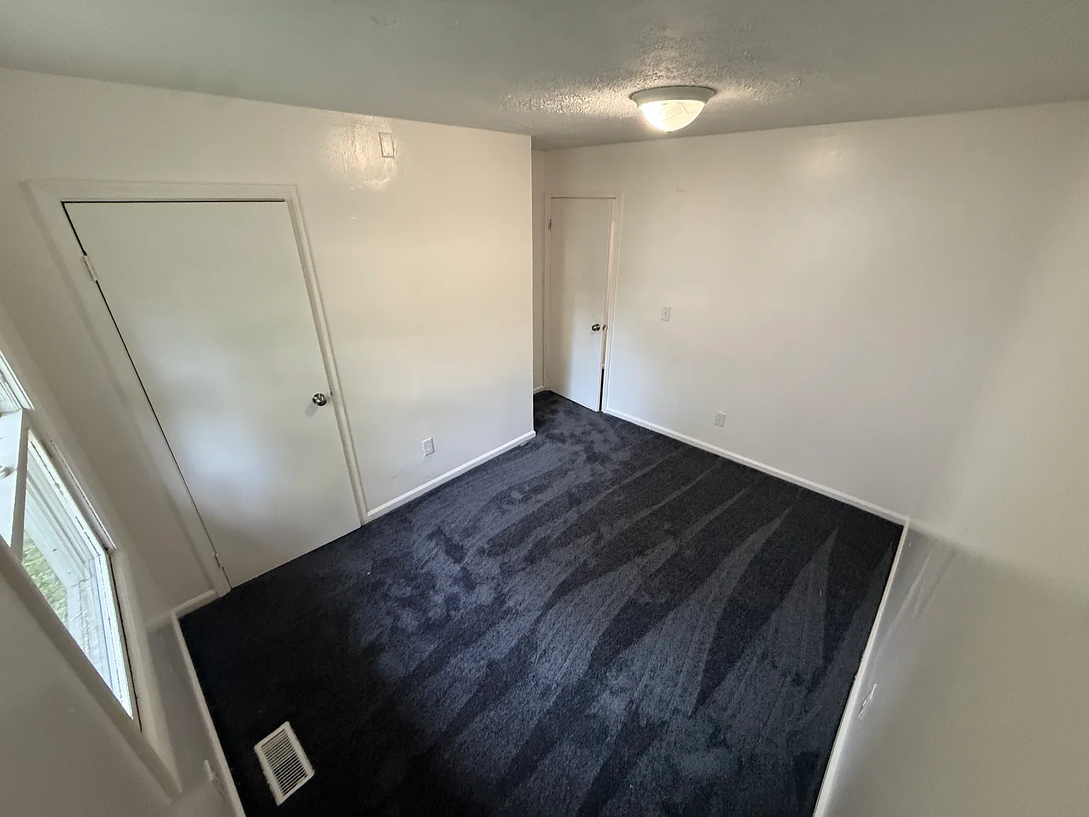 3 bed, 925 sqft, $1,200 — Photo 4