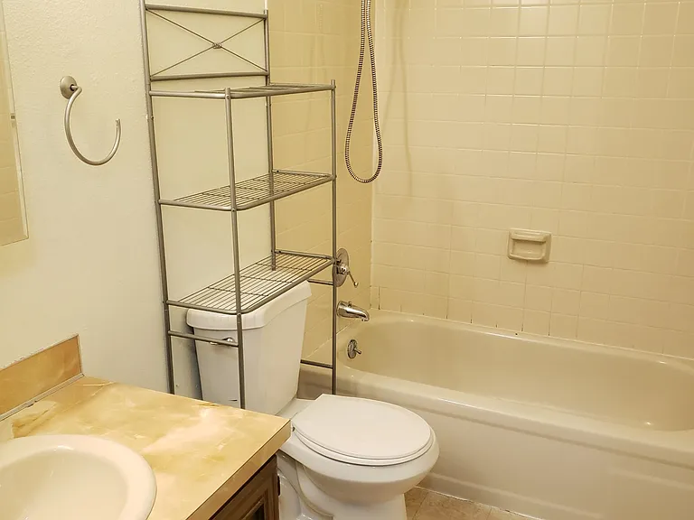 2100 Minerva Way #A20 — Photo 6