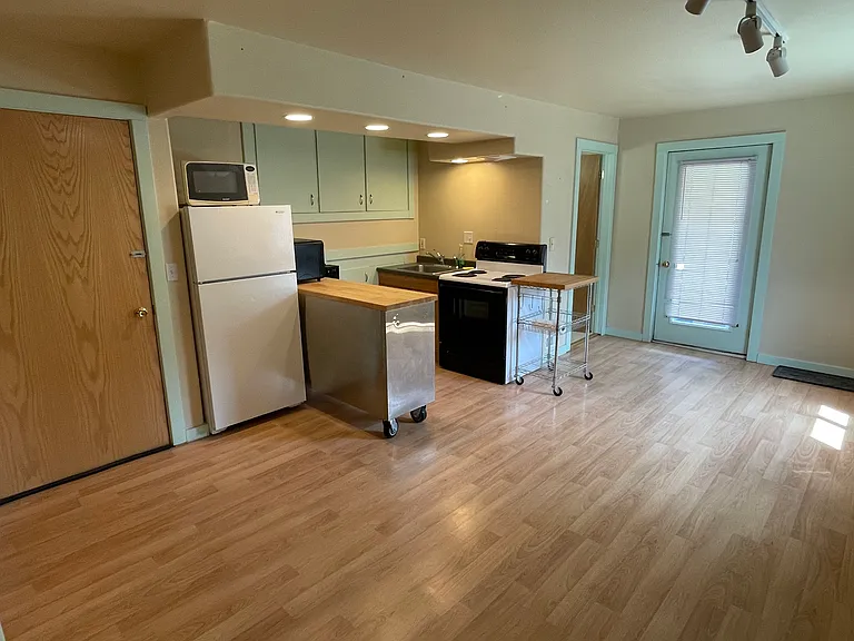 917 E 6th Ave #4 — Photo 1