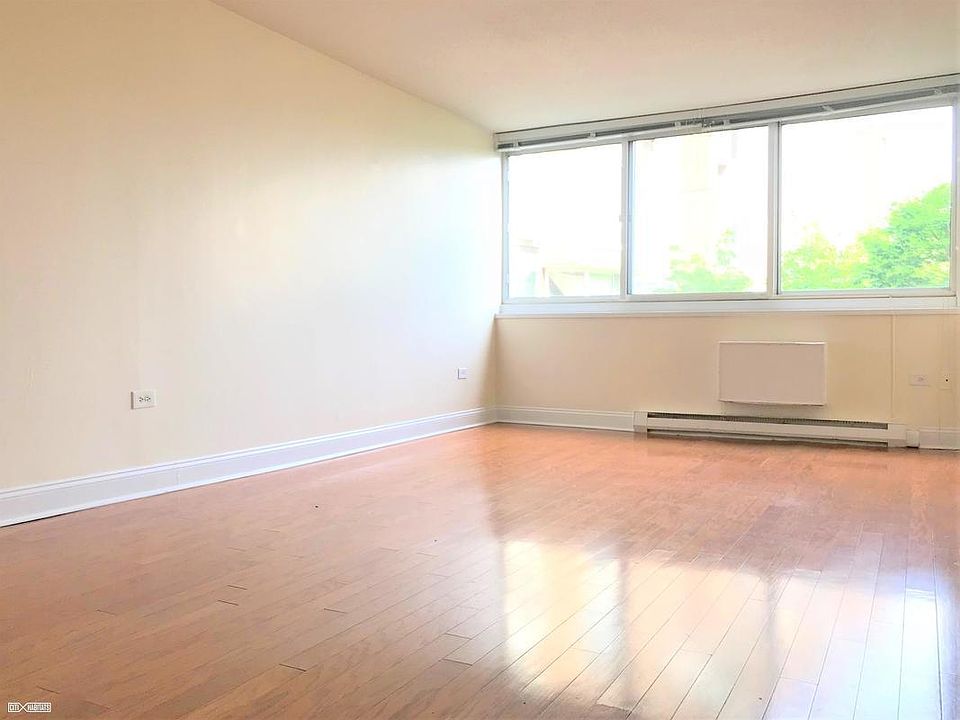 1st image of 546 Main St APT 724