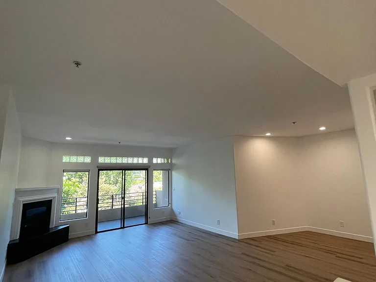 4477 Woodman Ave #209 — Photo 10