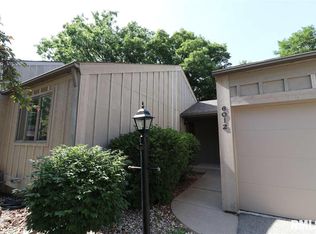 6012 N Bent Oak Ln, Peoria, IL 61615