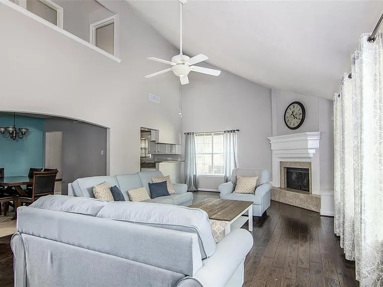 5839 Culross Close — Photo 2