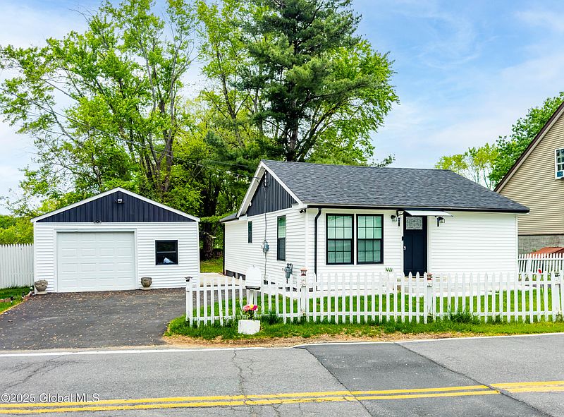 3rd image of 15 Schaffer Drive