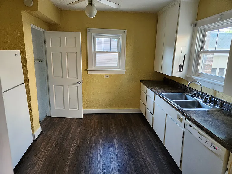 2303 Mountain Ave — Photo 5