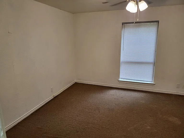 2038 Dalworth St — Photo 10