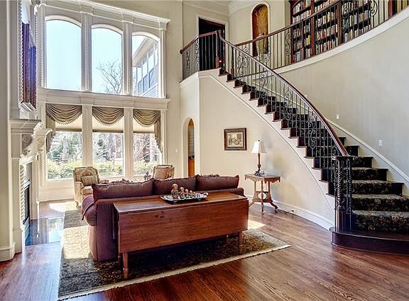 3rd image of 2036 Coventry Ct