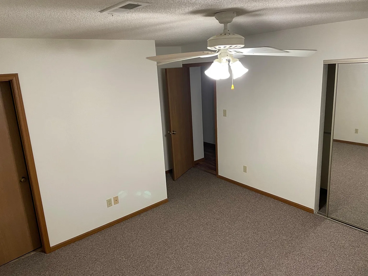 3 bed, 1073 sqft, $1,300 — Photo 3
