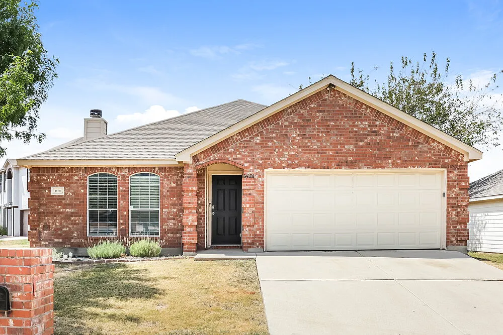 3 bed, 2.0 bath, 1526 sqft, $2,020 — Photo 1