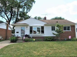 21916 Kramer St, Saint clair shores, MI 48080