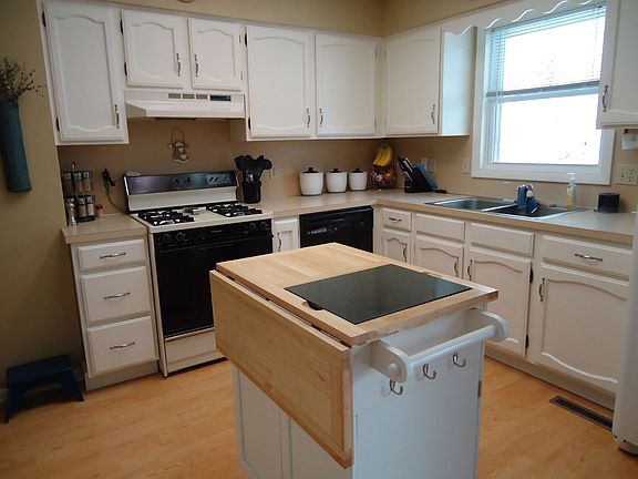 5th image of 2612 N 142nd St