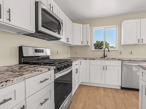 5th image of 409 Pear Ln