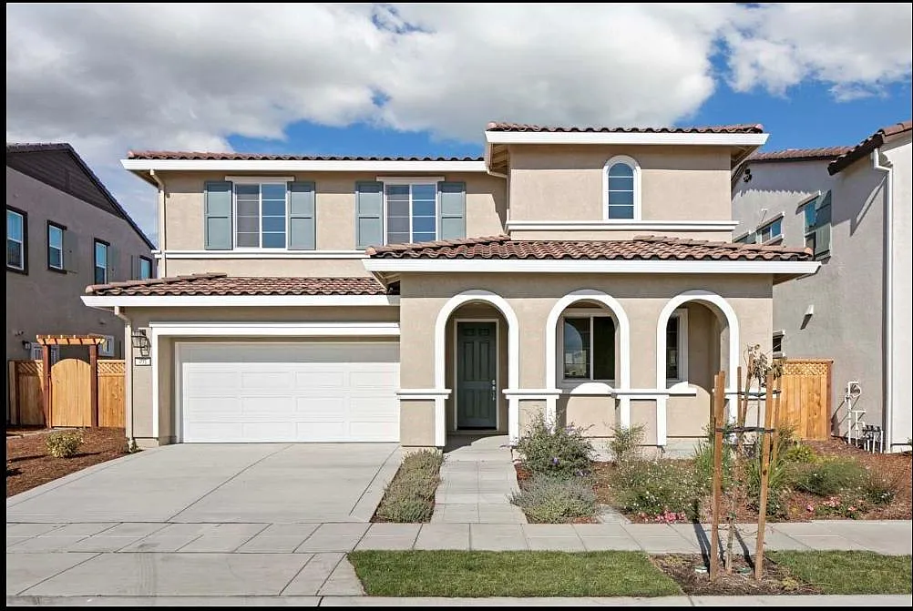 4 bed, 2.5 bath, 2462 sqft, $3,200 — Photo 1