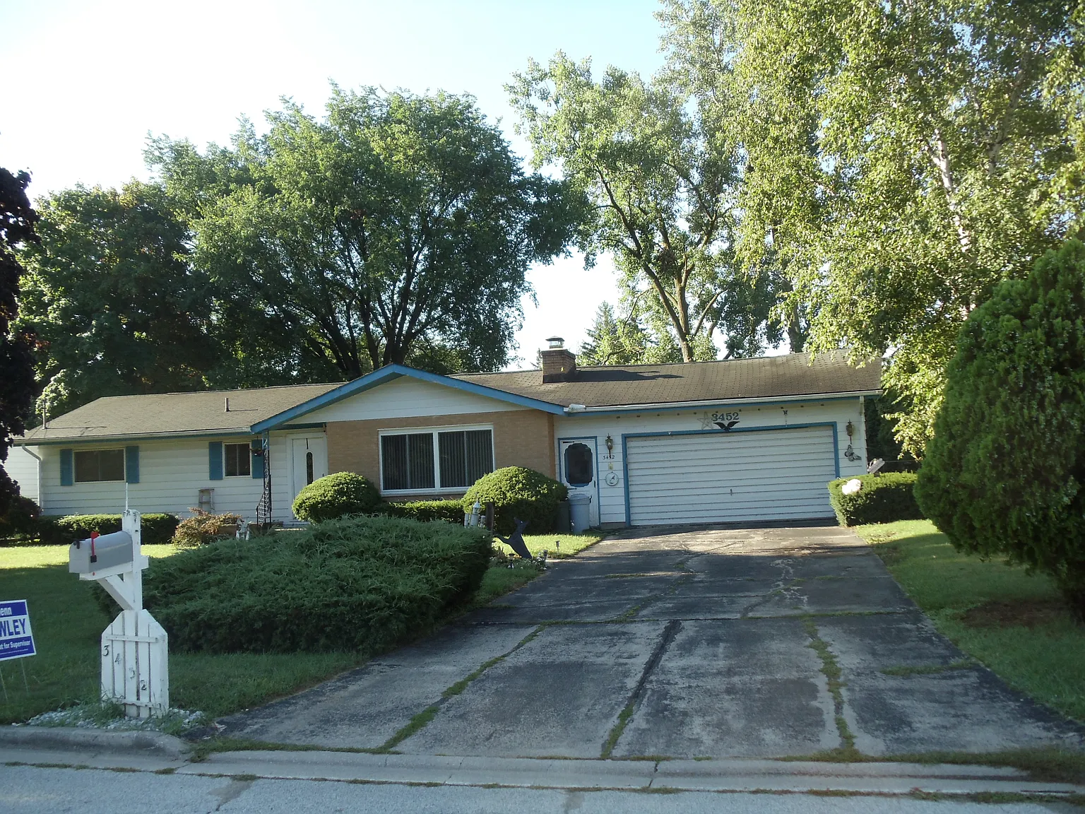 3452 Golfview Dr photo 1