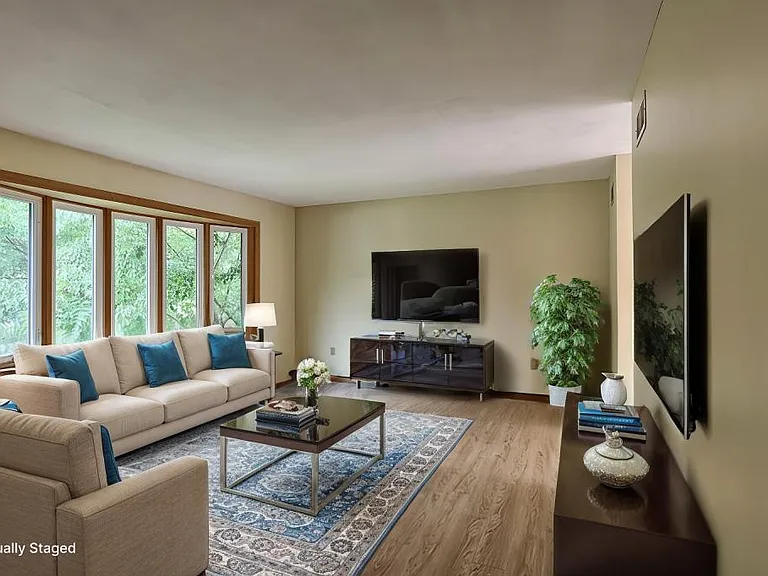 668 Sand Hill Rd — Photo 4